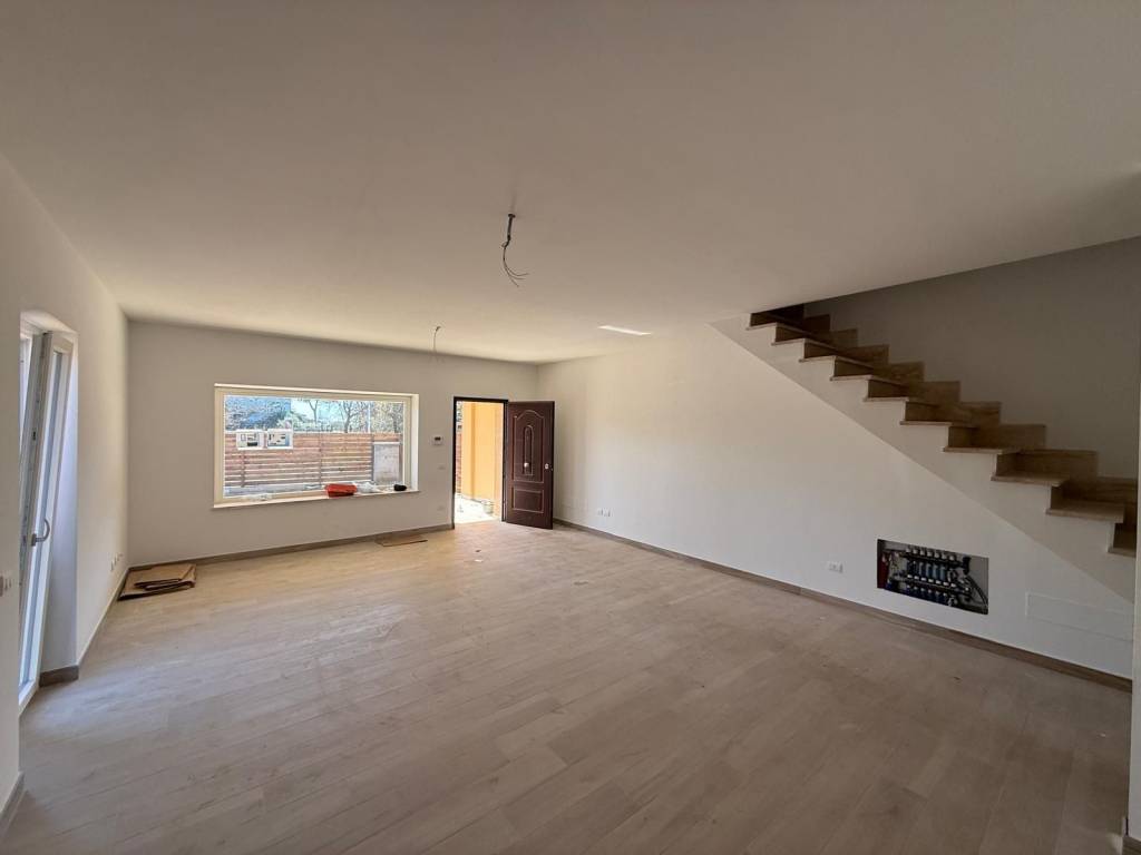 Villa a Ladispoli in Via della Luna - Foto 3