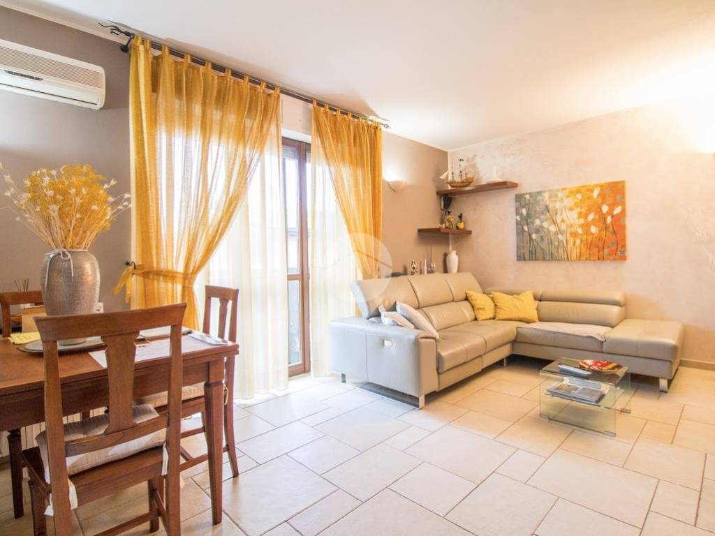 Appartamento a Garbagnate milanese in Via G. Falcone, 6 - Foto 3