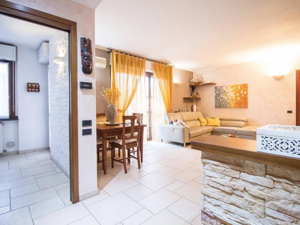 Appartamento a Garbagnate milanese in Via G. Falcone, 6 - Foto 4