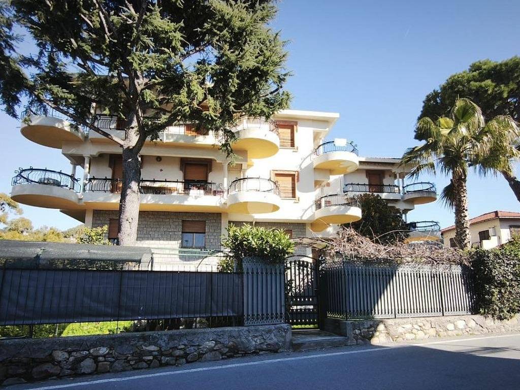 Appartamento a Bordighera in Via giulio cesare, 61 - Foto 2