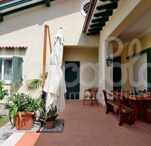 Villa a Forte dei marmi in Via Toscanini - Foto 3