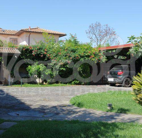 Villa a Forte dei marmi in Via Carrara - Foto 3