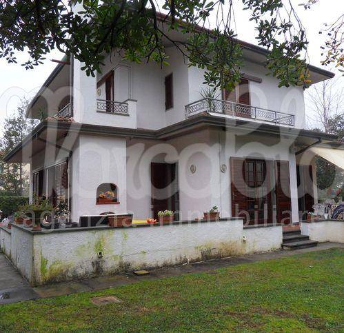 Villa a Forte dei marmi in Via Donati - Foto 2