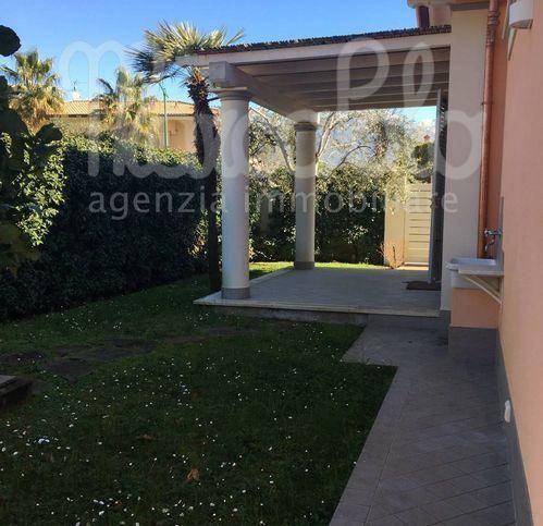 Villa a Forte dei marmi in Via Volta - Foto 3