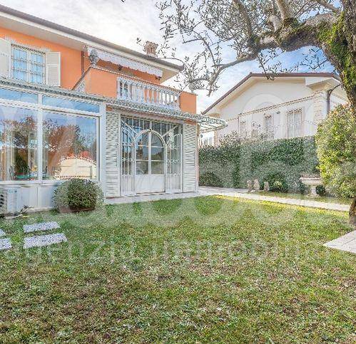 Villa a Forte dei marmi in Via Duca Degli Abruzzi - Foto 2