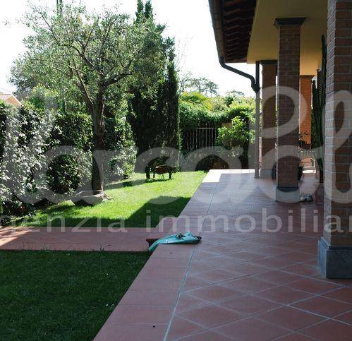 Villa a Forte dei marmi in Via Civitali - Foto 2