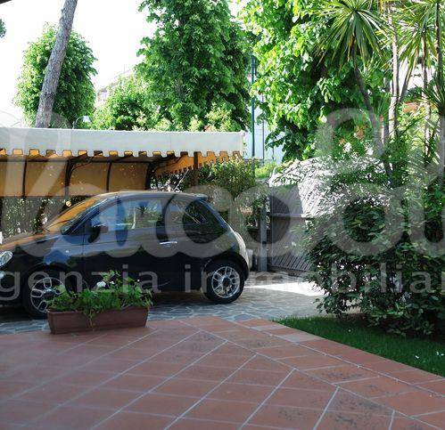 Villa a Forte dei marmi in Via Civitali - Foto 3