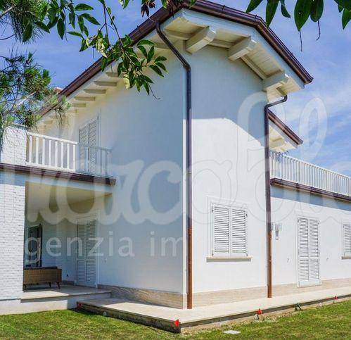 Villa a Forte dei marmi in Via Scassicarli - Foto 3