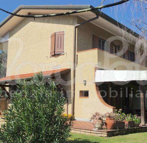Villa a Forte dei marmi in Via Duca Degli Abruzzi - Foto 2