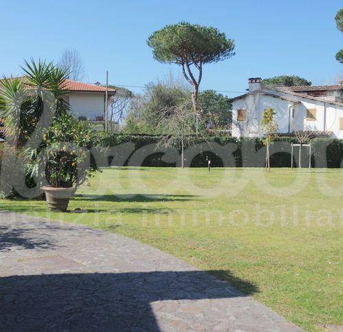 Villa a Forte dei marmi in Via Duca Degli Abruzzi - Foto 3