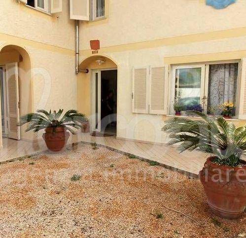 Villa a Forte dei marmi in Via F. Carrara - Foto 2