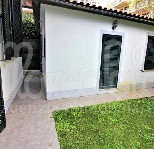 Villa a Forte dei marmi in Via Risorgimento - Foto 3