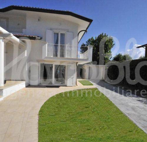 Villa a Forte dei marmi in Via Francesco Carrara - Foto 3