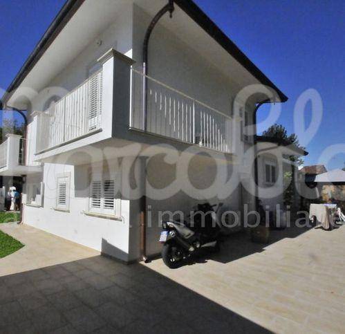 Villa a Forte dei marmi in Via Francesco Carrara - Foto 5