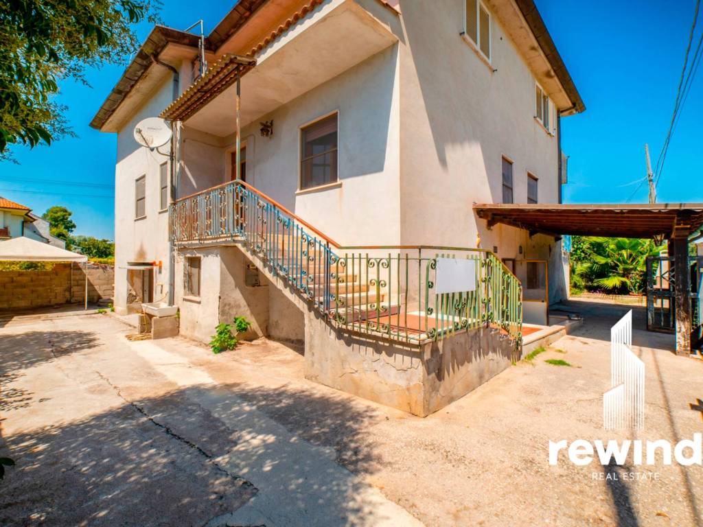 Villa a Latina in Strada Capograssa - Foto 3