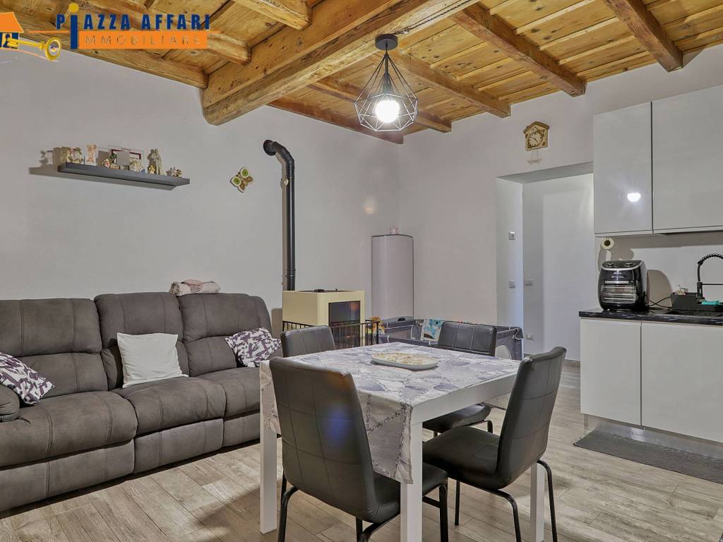 Appartamento a Luino in via Pianazzo, 19 - Foto 2