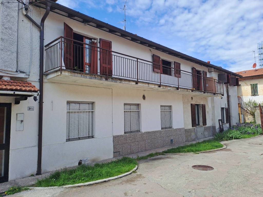 Appartamento a Marchirolo in Via Statale, 31 - Foto 1