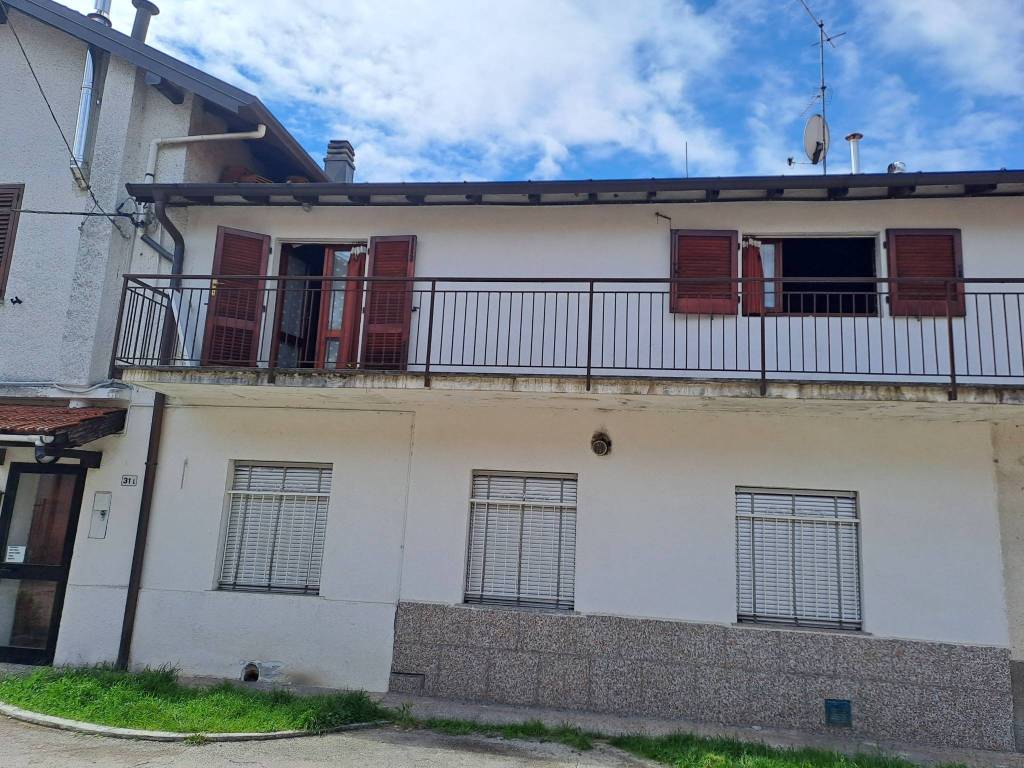 Appartamento a Marchirolo in Via Statale, 31 - Foto 2