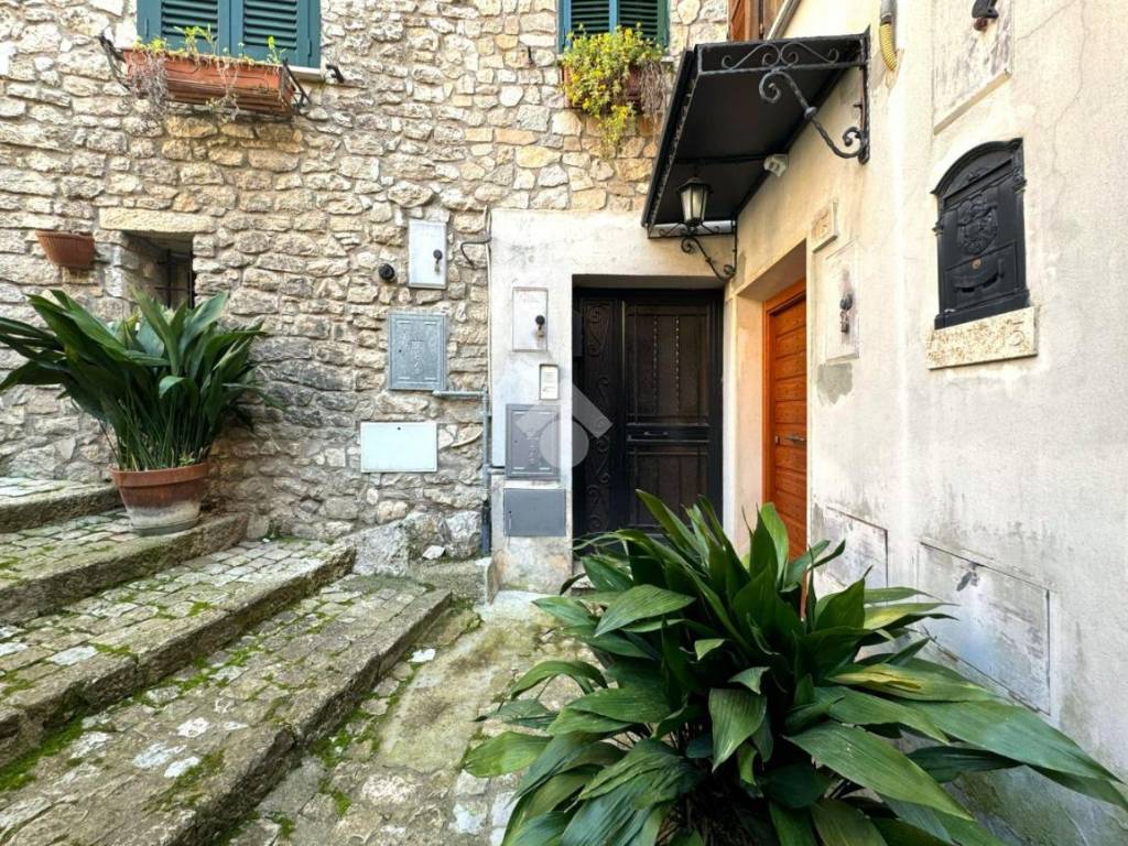 Appartamento a Bassiano in Via Torre, 9 - Foto 2