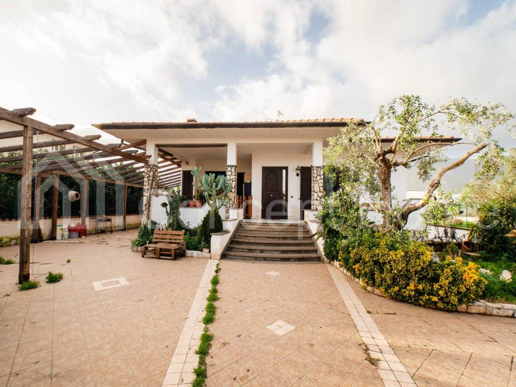 Villa a Fondi in Via delle Grotte - Foto 2