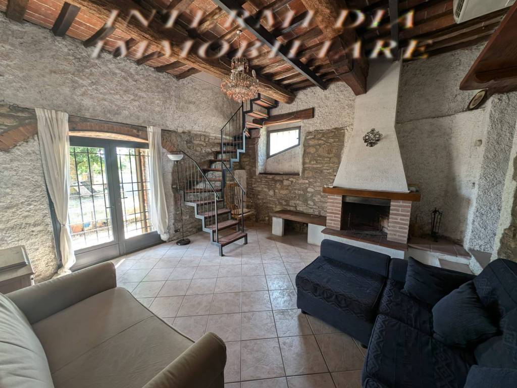 Casa indipendente a Terranuova bracciolini in Strada Comunale della Traiana - Foto 2