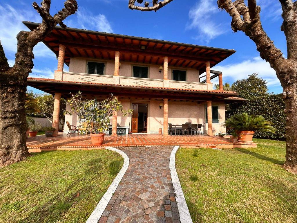 Villa a Forte dei marmi in Via Francesco Carrara, 130 - Foto 2