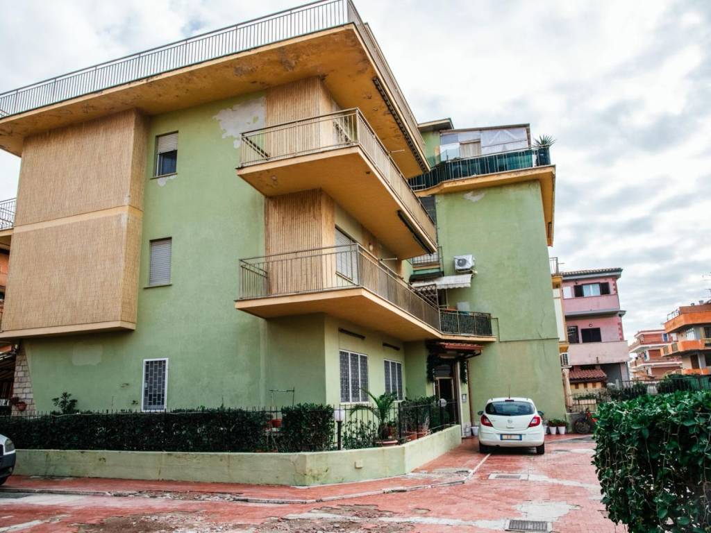 Appartamento a Pomezia in Via Germania - Foto 4