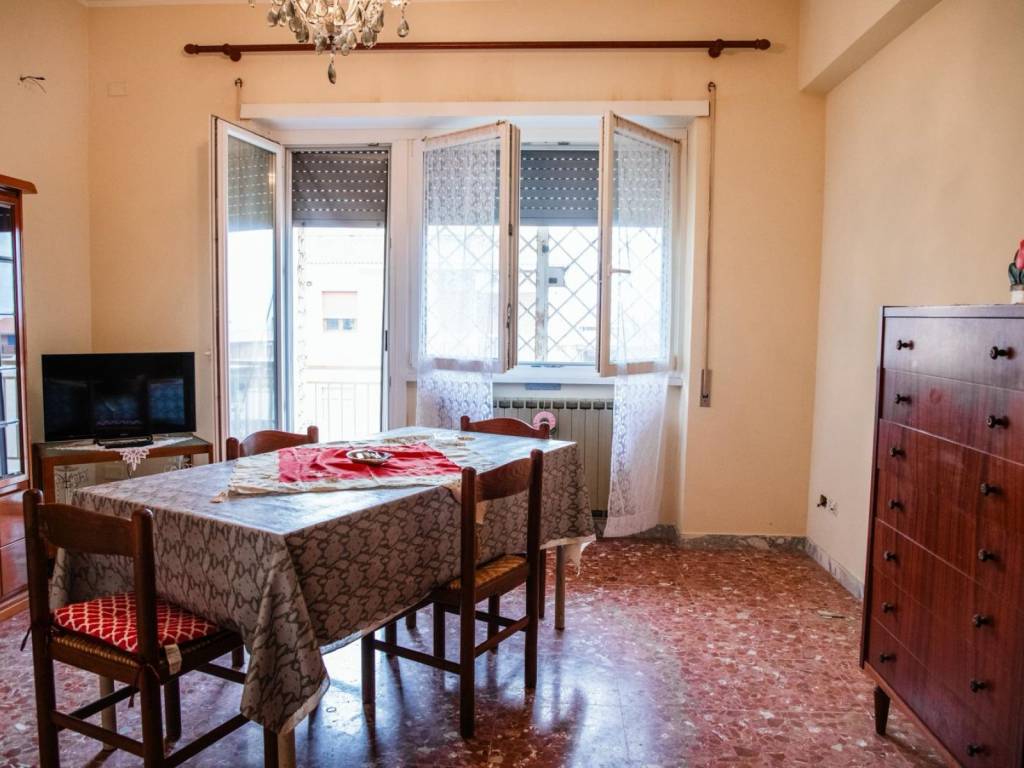 Appartamento a Pomezia in Via Germania - Foto 5