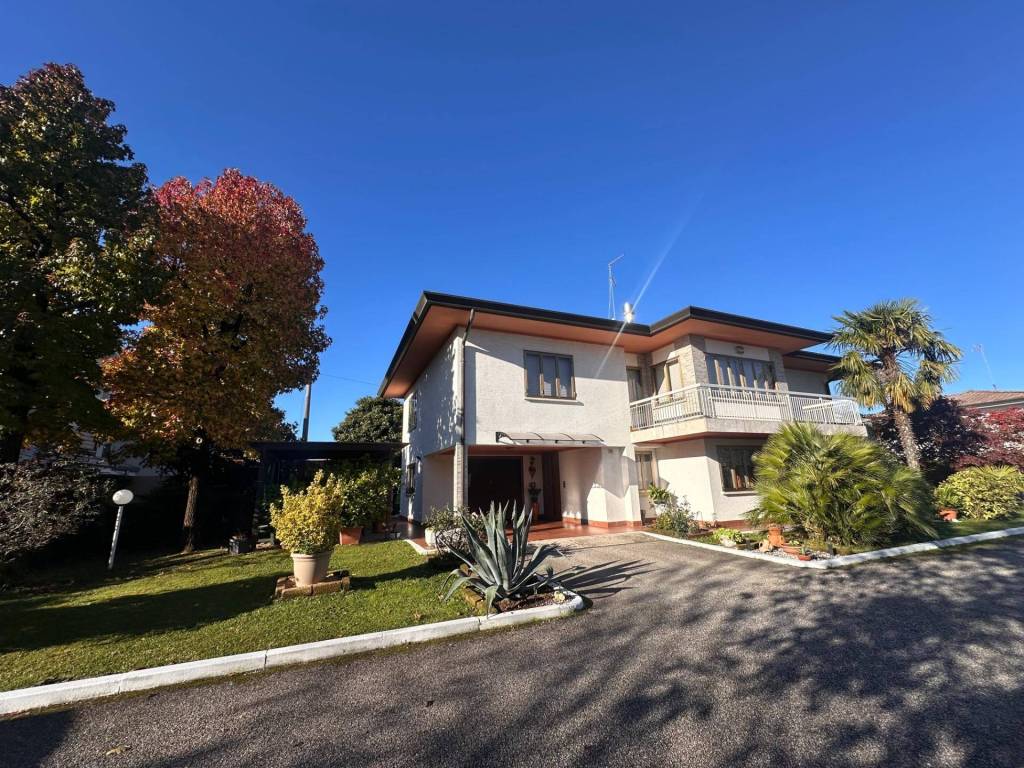 Villa a Codroipo in Viale Venezia, 81 - Foto 2