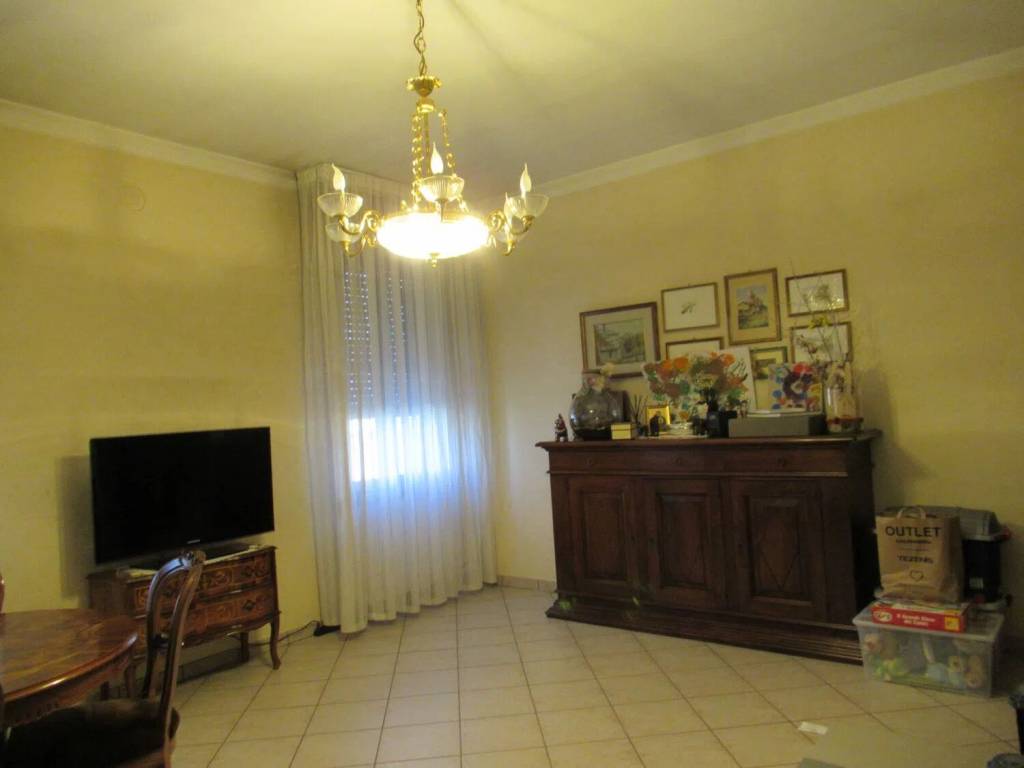 Palazzo / stabile a Quistello in Oberdan, 5 - Foto 3