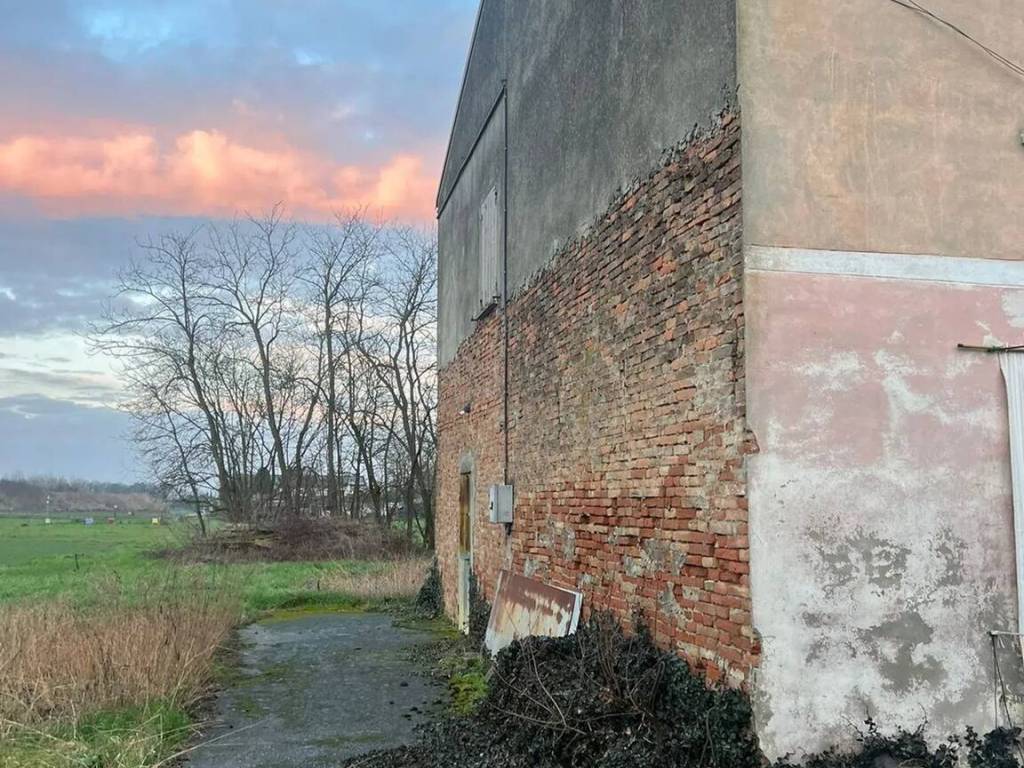 Rustico / casale a Quistello in Via D. Semeghini, 50 - Foto 5