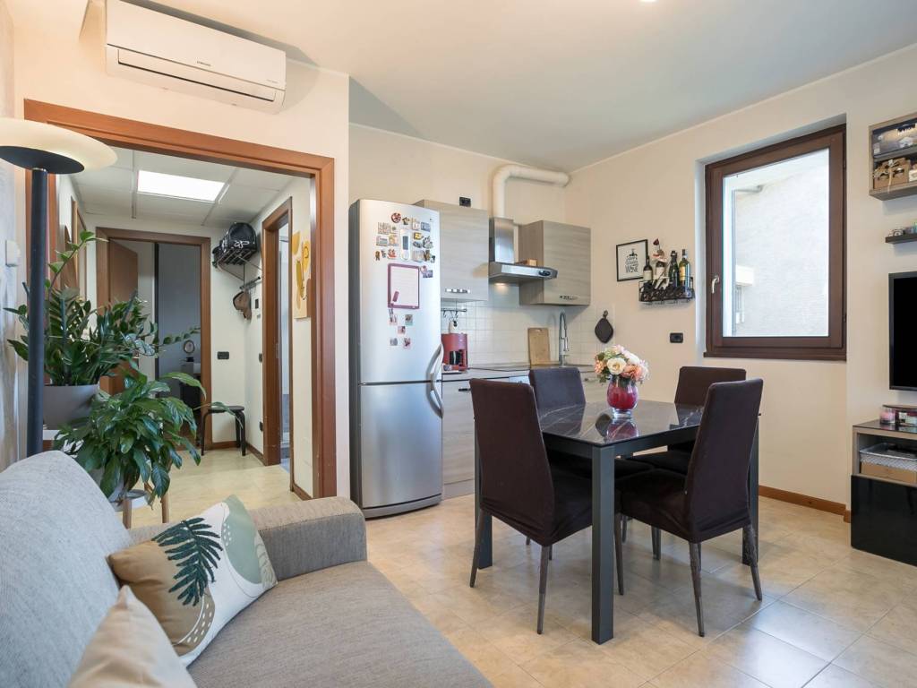 Appartamento a Bernareggio in Via A. De Azzi Lanfranconi, 19 - Foto 2