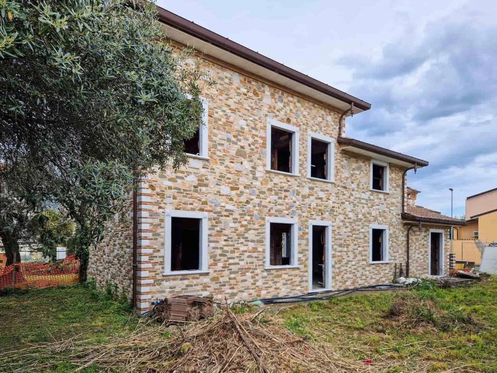 Villa a Seravezza in Via Giovanni Pascoli, 161 - Foto 2