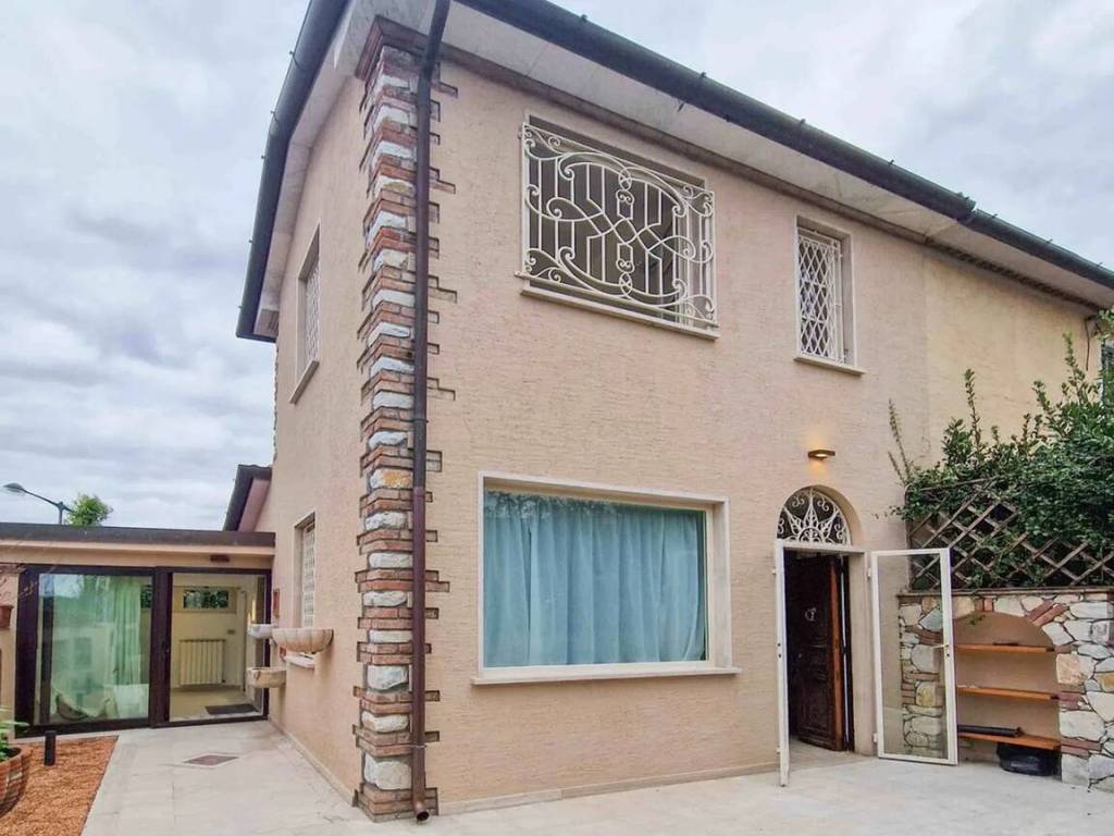 Villa a Forte dei marmi in Via Dei Navicelli, 15 - Foto 2