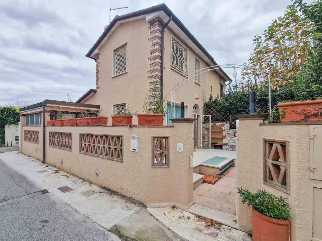Villa a Forte dei marmi in Via Dei Navicelli, 15 - Foto 3