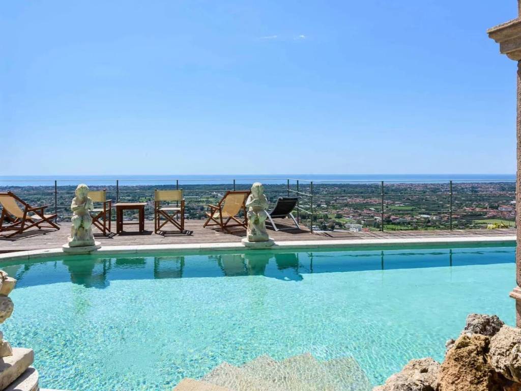 Villa a Pietrasanta in Via Nicola Pisano, 21 - Foto 4