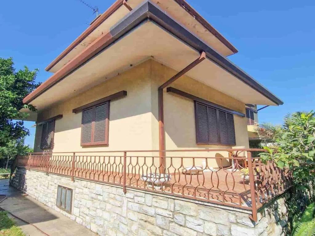 Villa a Pietrasanta in Via Delle Iare, 23 - Foto 2