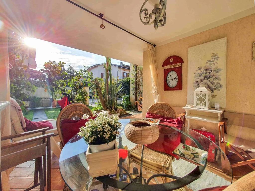 Villa a Forte dei marmi in Via Quartieri L., 47 - Foto 3