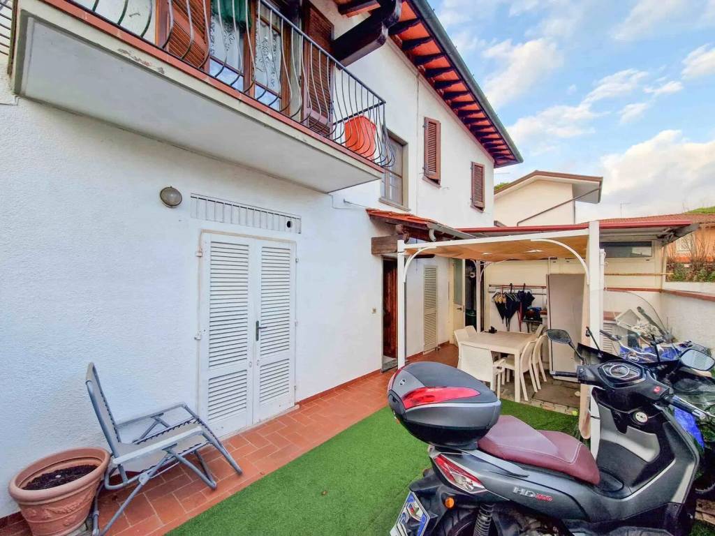Villa a Forte dei marmi in Via A. Volta, 7 - Foto 2