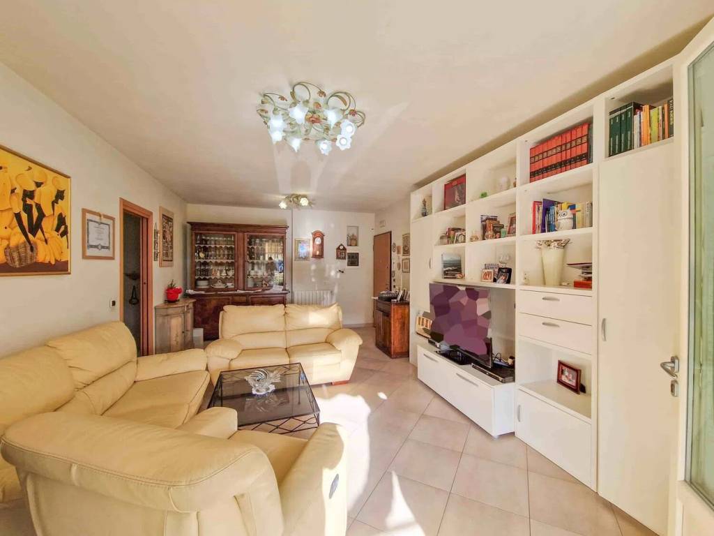 Appartamento a Camaiore in Via Del Cafaggiolo, 13 - Foto 2