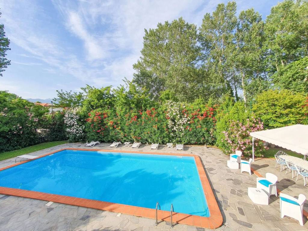 Villa a Forte dei marmi in Via San Francesco D'Assisi, 14 - Foto 5