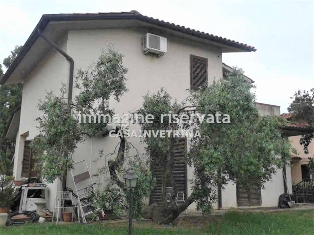 Villa a Grosseto in VIA SANTA MARIA GORETTI , - Foto 2