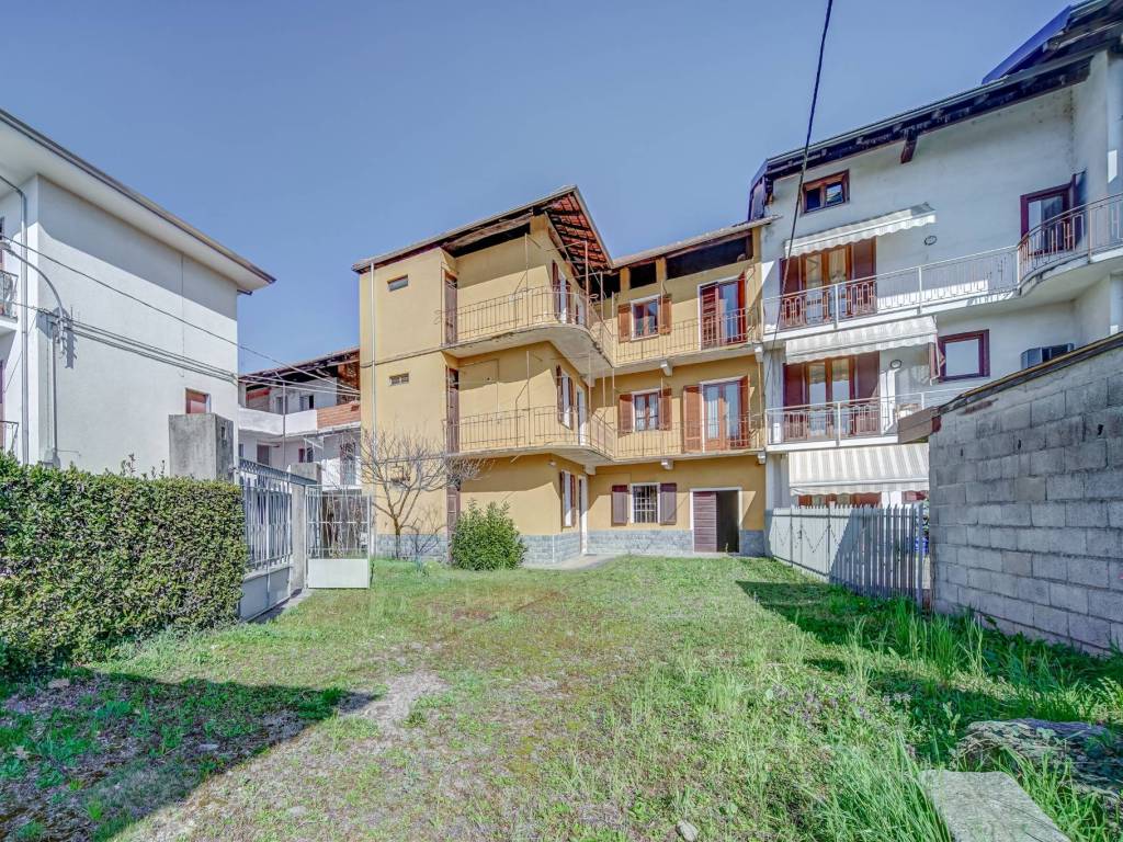 Casa indipendente a Borgomanero in Via Giuseppe Verdi, 24 - Foto 2