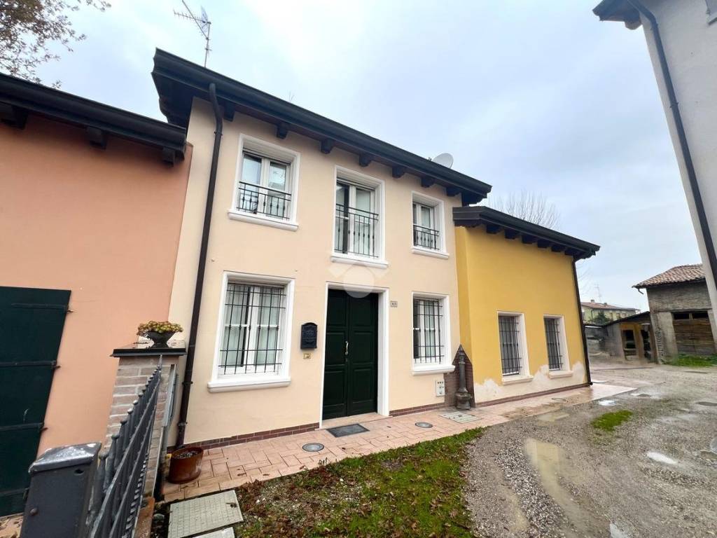 Casa indipendente a San felice sul panaro in Via MERUSI, 81 - Foto 2
