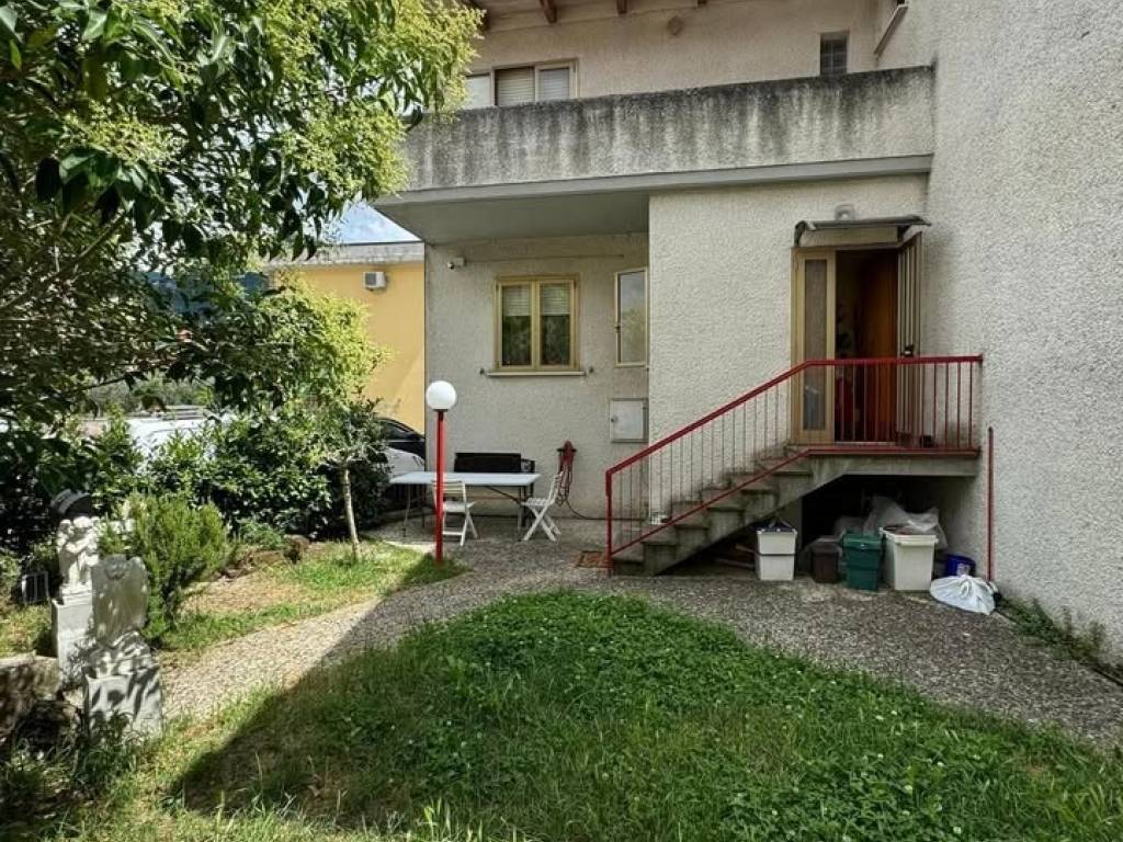 Villetta a schiera a Gualdo tadino in Via del Biancospino - Foto 5