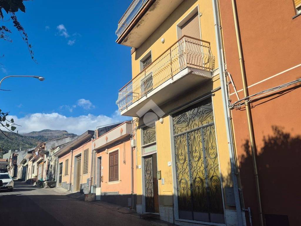 Casa indipendente a Zafferana etnea in Via Guglielmo Marconi, 81 - Foto 2