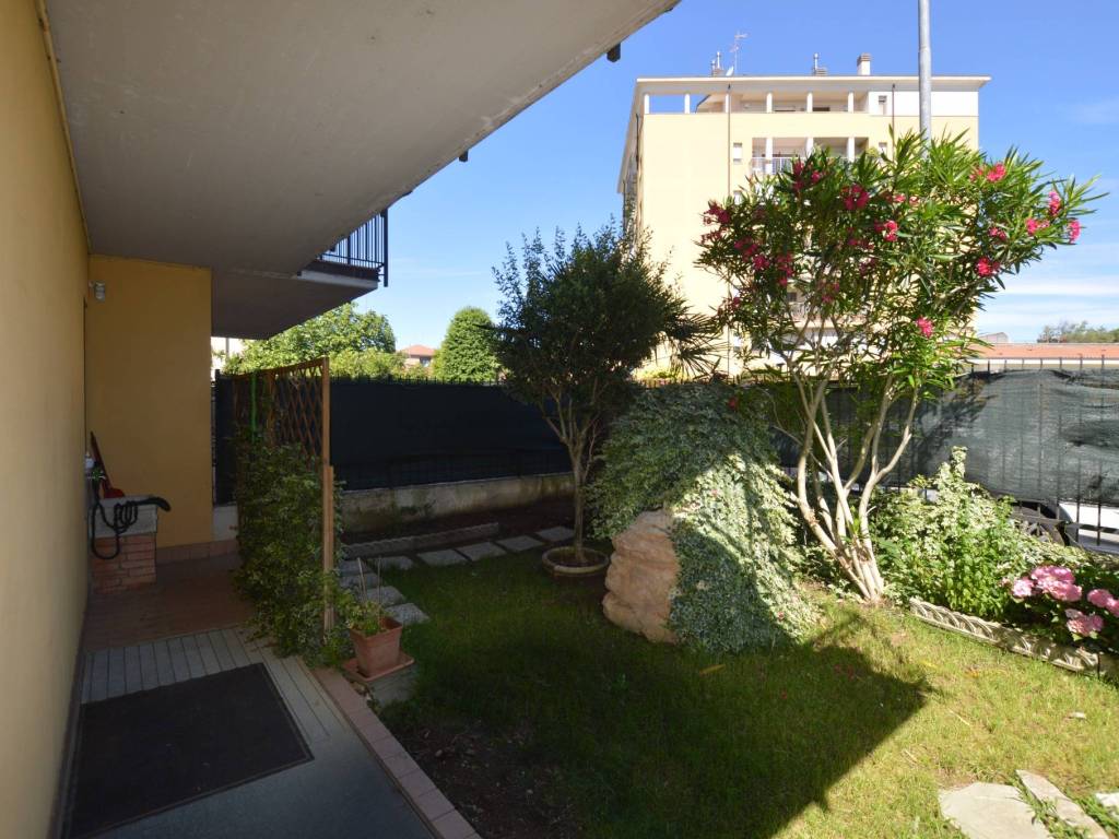 Appartamento a Abbiategrasso in Via Carlo Mereghetti - Foto 2