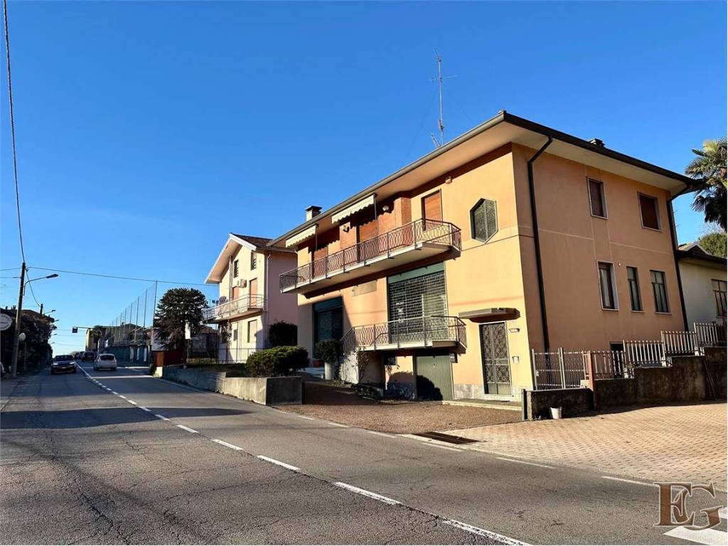 Palazzo / stabile a Besozzo in via Marconi, 1 - Foto 2