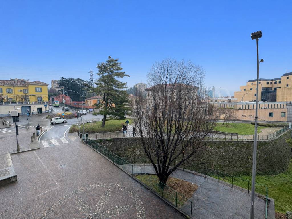 Appartamento a Lecco in Via Giuseppe Resinelli - Foto 5