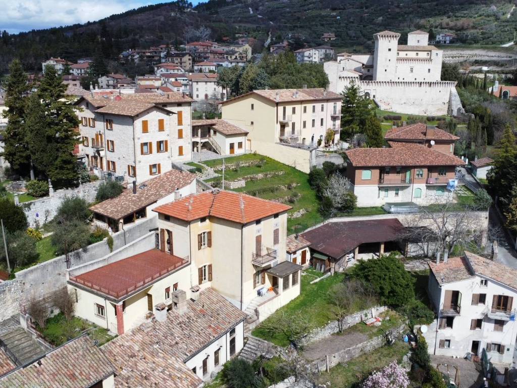 Villa a Gualdo tadino in Via Paolo Rubboli - Foto 2